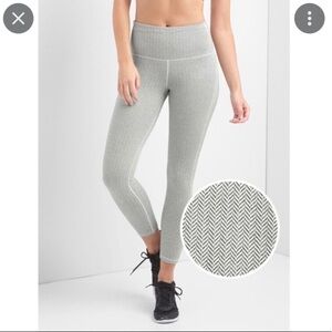 Gap Fit Size Small Grey/white Herringbone high rise leggings